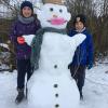 Die zehnjährige Leonie Schmid und der acht Jahre alte Tobias aus Höchstädt haben den einsam herumstehenden Schneemännern noch eine Schneefrau gebaut. Ob da die Schneemänner dahinschmelzen?  	
