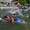 500 Meter mussten die Triathleten im kühlen Wemdinger Waldsee schwimmen, bevor es auf die 16 Kilometer lange Radstrecke ging. Am Ende musste dann noch die 5,4 Kilometer lange Laufstrecke absolviert werden. 