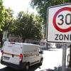 Dieses Zone-30-Schild in der Frauenstraßeist rechtswidrig – und soll den Plänen der Stadt zufolge dennoch vorerst stehen bleiben. 