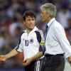 Seine Karriere in der Nationalmannschaft endete ebenfalls bitter - mit dem Debakel bei der EM 2000. "Ein Lothar Matthäus kann es sich nicht leisten, sich zu blamieren", sagt der Meister, doch dabei ist es ihm gelungen.  