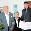 Zum Gratulantenkreis bei der diamantenen Hochzeit von Alfons und Ursula Mika gehörte auch Meitingens Bürgermeister Dr. Michael Higl (rechts). Foto: Heider