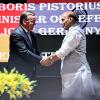 Handschlag in Neu Delhi: Bundesverteidigungsminister Boris Pistorius und sein indischer Amtskollege Rajnath Singh (r).