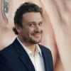 Jason Segel ist Produzent und Schauspieler in der Serie "Dispatches from Elsewhere". Hier erhalten Sie alle Infos zu Start, Folgen, Handlung, Schauspielern und Trailer. 