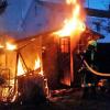 In Flammen ging am Sonntagabend eine Gartenhütte im Krumbacher Amselweg auf.