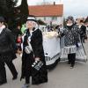 Buntes Treiben herrscht am Faschingssonntag auf Wehringens Straßen.