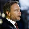 FDP-Chef Christian Lindner in der Zwickmühle: Einerseits freut ihn die Wahl seines Parteifreundes Thomas Kemmerich zum Ministerpräsidenten, andererseits will er sich zur AfD weiter abgrenzen. „Das ist ein katastrophaler Dammbruch.“