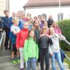 Einen Extra-Unterricht erlebten die Viertklässler der Grundschule Täfertingen beim Dorfrundgang mit Ex-Bürgermeister Josef Bigelmaier. 	