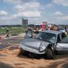 Zwei Menschen sind am frühen Samstagnachmittag bei einem Autounfall auf der Autobahn 8 auf Höhe der Anschlussstelle Friedberg mittelschwer verletzt worden