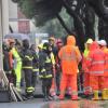 Feuerwehrmänner und Rettungshelfer sind in Livorno im Einsatz. Der Zivilschutz hat für die Region Ligurien die höchste Warnstufe ausgerufen.