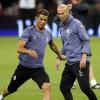 "Wir sind immer die Favoriten" - Trainer Zidane (r) und Superstar Ronaldo beim Abschlusstraining in Cardiff.