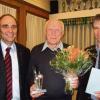 Gerald Brosche (Mitte) wurde für sein herausragendes Engagement im TSV Neusäß geehrt. Norbert Graßmeier und Thomas Meyer (rechts) gratulierten. 