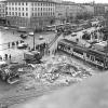 In den 70-er Jahren wurde die Straßenbahnhaltestelle ans Südende des Platzes verlegt. Der "Pilz" an der alten Haltestelle musste weichen. An dieser Stelle steht heute der Manzu-Brunnen.