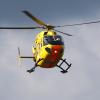 Ein Rettungshubschrauber brachte die 52-jährige Beifahrerin mit Verdacht auf eine Wirbelfraktur in die Unfallklinik Murnau. 