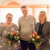Der BLLV-Vorsitzende Jörg Faßnacht bedankte sich, noch vor den Corona-Beschränkungen, bei den ausscheidenden Mitgliedern Gabi Ott (links) und Karin Klos.