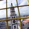 Vergangenen Herbst wurde der Perlachturm auf seine statische Belastbarkeit untersucht. Das Ergebnis: Der Bereich oberhalb der Besucherplattform sollte eigentlich abgetragen und neu aufgebaut werden. Doch ob dafür Geld da ist, bleibt abzuwarten. 