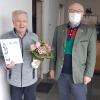 Heinrich Schüle wurde vom Vorsitzenden Johannes Stingl (rechts) sowie Geschäftsführer Jürgen Mohn für 80-jährige Treue zum TSV Pfuhl geehrt.  	
