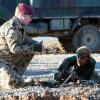 Bundeswehrsoldaten trainieren Peschmerga-Kämpfer in Erbil im Umgang mit deutschen Waffen. 