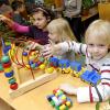 Kinder aus Birkach, Klimmach und Leuthau werden mit dem Bus zum Kindergarten in Schwabegg befördert. Dieser Service soll nun in einem Jahr enden. 