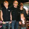 Der Schauspieler Uwe Ochsenknecht, seine Söhne Wilson Gonzales (l), Jimi Blue und Tochter Cayenne bei der Premiere ihres Films "Die Wilden Kerle 3" 2006 in München.