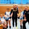 Die erfolgreichen U12-Mädchen mit ihren Trainern Annabelle Heiduk und Stefan Huber. Foto: Huber 