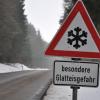 Autofahrer müssen sich am Wochenende auf winterliche Verhältnisse einstellen.