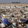 Müll, so weit das Auge reicht. Der Abfall – meist ist es Plastik – wurde durch starke Winde an der Künste im Libanon angeschwemmt.