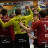 Der VfL Günzburg setzt sich in der Rebayhalle in einem hart umkämpften Duell gegen den Tabellenführer der Handball-Bayernliga durch.