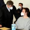 Wollte er Beamte mit einem Messer attackieren? Der 20-jährige Angeklagte im Netto-Prozess mit seinem Verteidiger Werner Ruisinger.