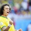 Jubel bei Brasilien. Kapitän David Luiz feiert seinen Treffer im Elfmeterschießen.