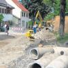  Im Jahr 2007 wurden beim Ausbau der Ascher Dorfstraße bereits die etwa 50 Jahre alten Betonkanalrohre ausgetauscht. Nun müssen diese auch in den anderen Straßenzügen saniert werden. 