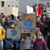 Über 1100 Menschen sind am Freitag in Augsburg für Klimaschutz auf die Straße gegangen. 