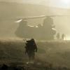 US-Soldaten besteigen einen Chinook-Hubschrauber in den Bergen Afghanistans. Foto: Mikhail Metzel/Archiv dpa