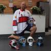 Andreas Nick steht seit fast 13 Jahren im Tor des Eishockey-Landesligisten EV Bad Wörishofen. Hier präsentiert der Kaufbeurer eine Auswahl seiner Torwartmasken, die ihn durch die Karriere begleitet haben.  	