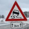 Schneeglatte Fahrbahnen wurden einigen Autofahrern in Schrobenhausen und Umgebung zum Verhängnis. 