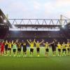 Die Mannschaft von Dortmund bejubelt das 3:0 gegen Wolfsburg nach Spielende.