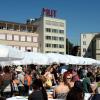 Zur Friedenstafel auf dem Augsburger Rathausplatz kamen mehr als 1000 Menschen.