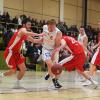 Die Nördlinger Basketballer (am Ball: Benedikt Schwarzenberger, im Hintergrund: Scottie Stone) haben dem VfL Treuchtlingen im Derby keine Chance gelassen.