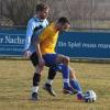 Martin Brodowski (rechts) vom TSV Pöttmes versucht den Ball von dem Alsmooser Valentin Erne abzuschirmen. Am Sonntag tritt das Team auswärts gegen den BC Adelzhausen an.