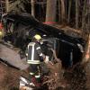 Zwischen Neuburg und Edelstetten ist ein Auto von der Straße abgekommen.