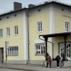 Im Bahnhofsgebäude in Vöhringen werden künftig wohnungslose Menschen untergebracht. Ende Oktober sollen die Räume bezogen werden können.  