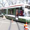 In der Augsburger Remboldstraße ist eine Straßenbahn der Linie 64 entgleist. Es gab zahlreiche Ausfälle und Verspätungen: Es wurde niemand verletzt.