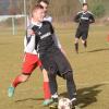 Michael Staudenmayer (vorne) lieferte beim 2:0 des TSV Friedberg gegen Neusäß ein gutes Spiel ab. 