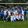 Hoch den Pokal! Die D-Junioren des SV Gessertshausen freuten sich nach dem Gewinn des Raiba-Cups. 	