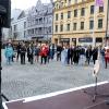 Rund 50 Personen haben am frühen Dienstagnachmittag auf dem Augsburger Moritzplatz an einer Demo gegen Rassismus teilgenommen. Dazu aufgerufen hatte der Integrationsbeirat.