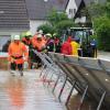 Hochwasser in Welden: Die Laugna tritt über ihre Ufer.