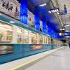 Die Bahn fuhr schon ein, da schubste eine Frau einen fremden Mann in einem Münchner U-Bahnhof auf die Gleise.