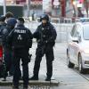 Bewaffnete Polizisten nach dem Anschlag im Wiener Stadtzentrum.