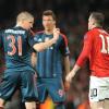 Bastian Schweinsteiger sah nach dem Foul an Manchester Uniteds Wayne Rooney die Gelb-Rote Karte. FC Bayern - Manchester United ist live im Stream und TV im ZDF zu sehen.