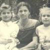 Monika Herden (rechts), Jahrgang 1939 (später verheiratete Nieke) mit Mutter Alma (1909 bis 1972) und Schwester Carola (Jahrgang 1940).  	