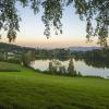 Der neue Slow Trail in Kärnten führt auf 6,5 Kilometern auch rund um den Maltschacher See - mit Aussicht auf die Nockberge.